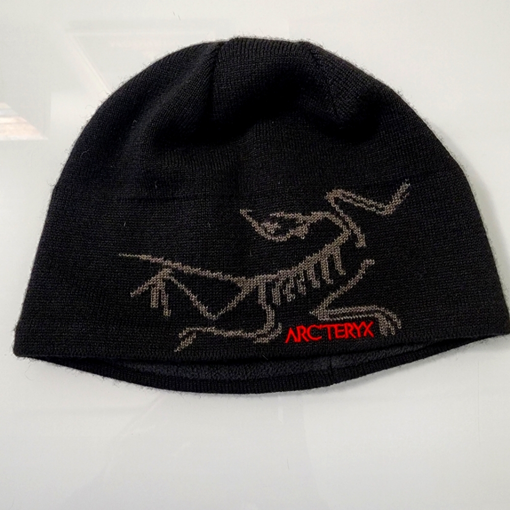 Arcteryx black wool blend beanie